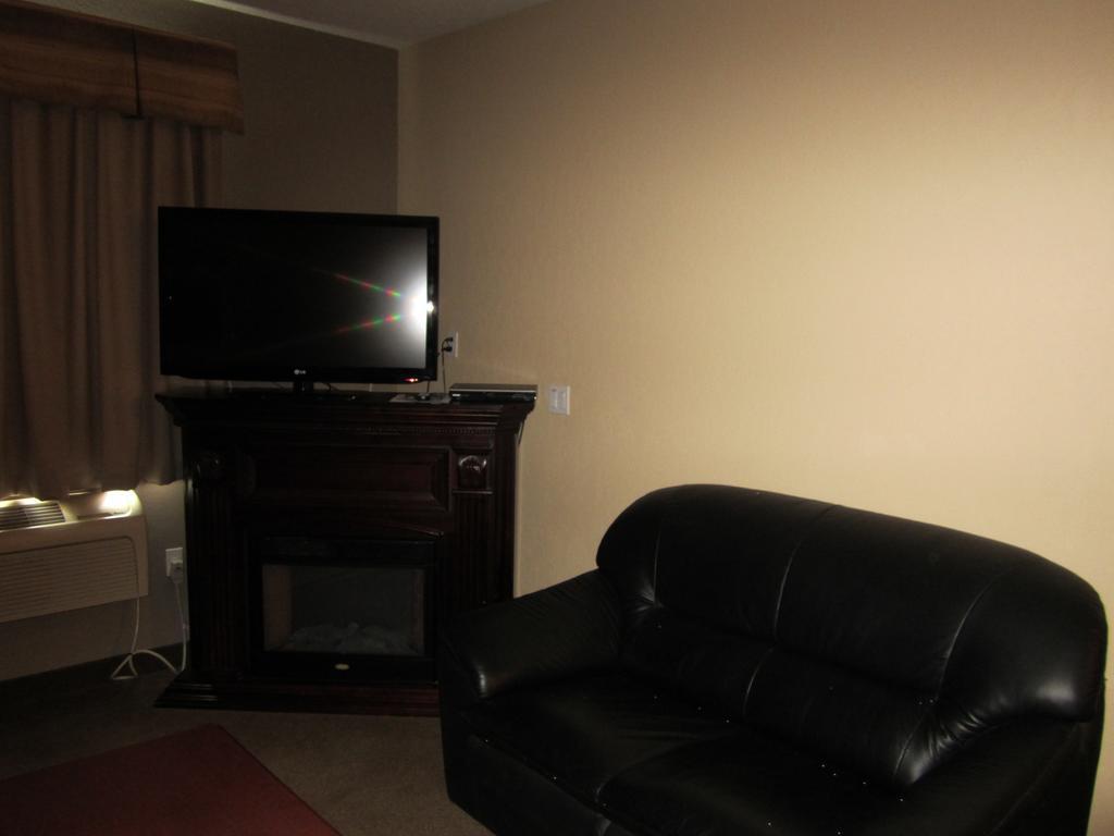 Lakeview Inns & Suites - Fort Nelson Extérieur photo
