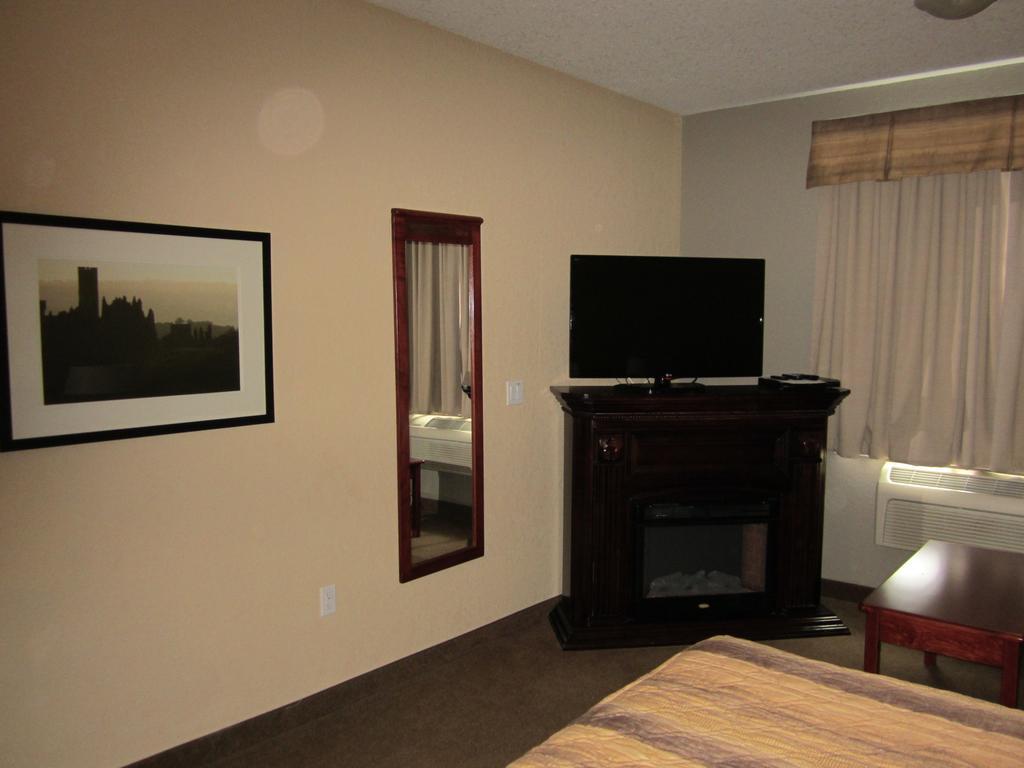Lakeview Inns & Suites - Fort Nelson Extérieur photo
