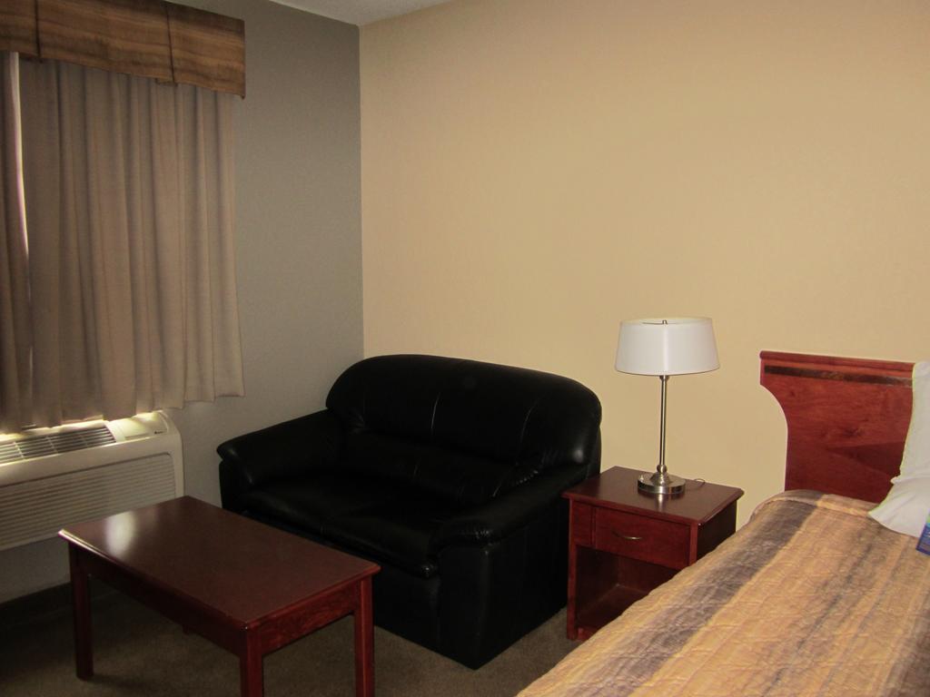 Lakeview Inns & Suites - Fort Nelson Extérieur photo