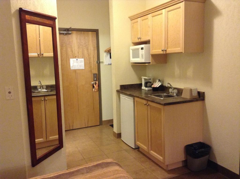 Lakeview Inns & Suites - Fort Nelson Extérieur photo